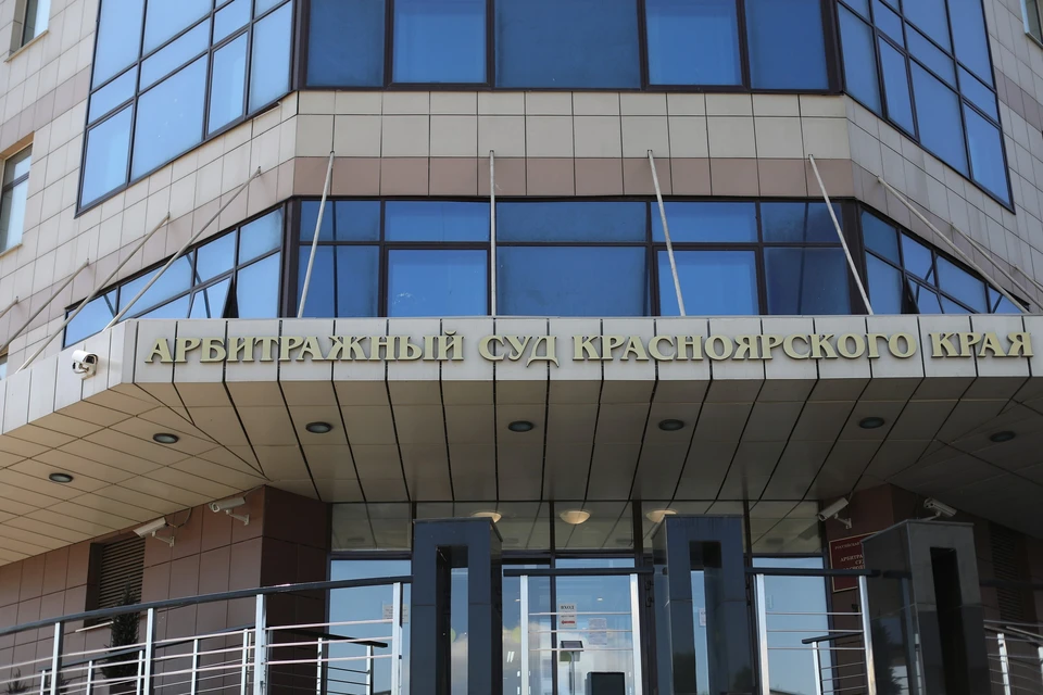 Администрация Красноярска пытается убрать аварийное плавучее кафе