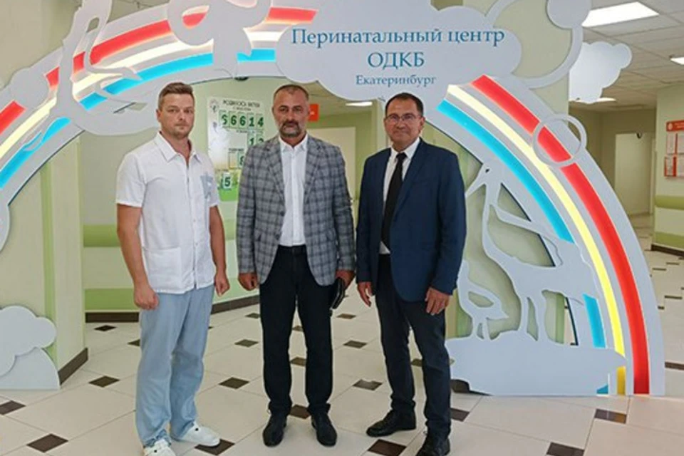 В Екатеринбурге Игорь Сепик (в центре) посетил перинатальный центр областной детской клинической больницы. Фото: Администрация Макеевки