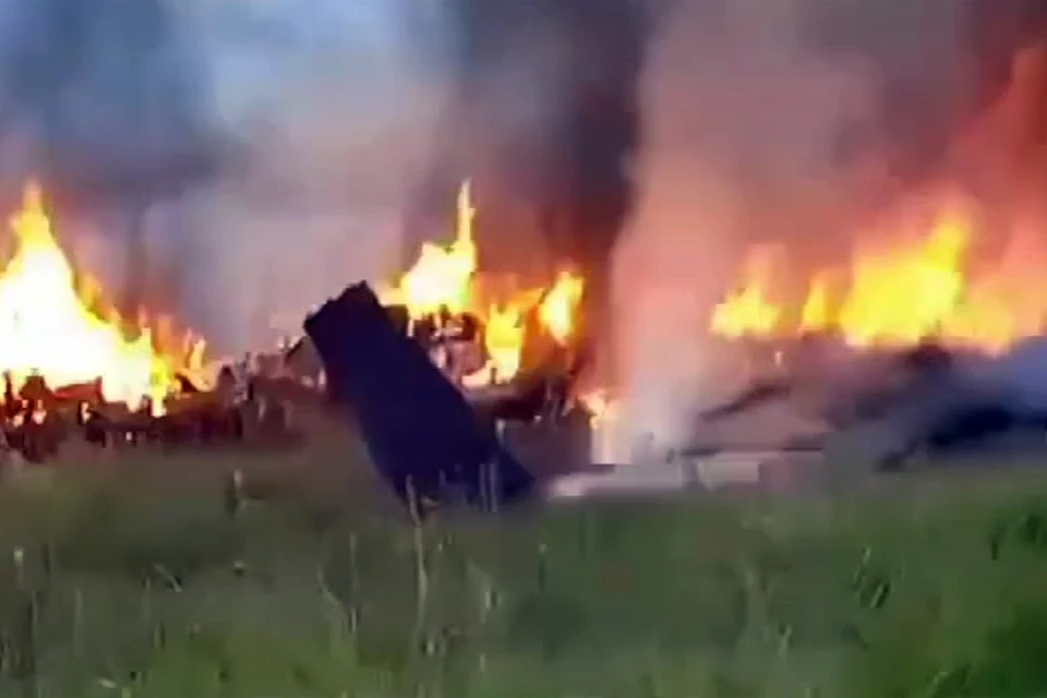 В сети появилось видео крушения самолета