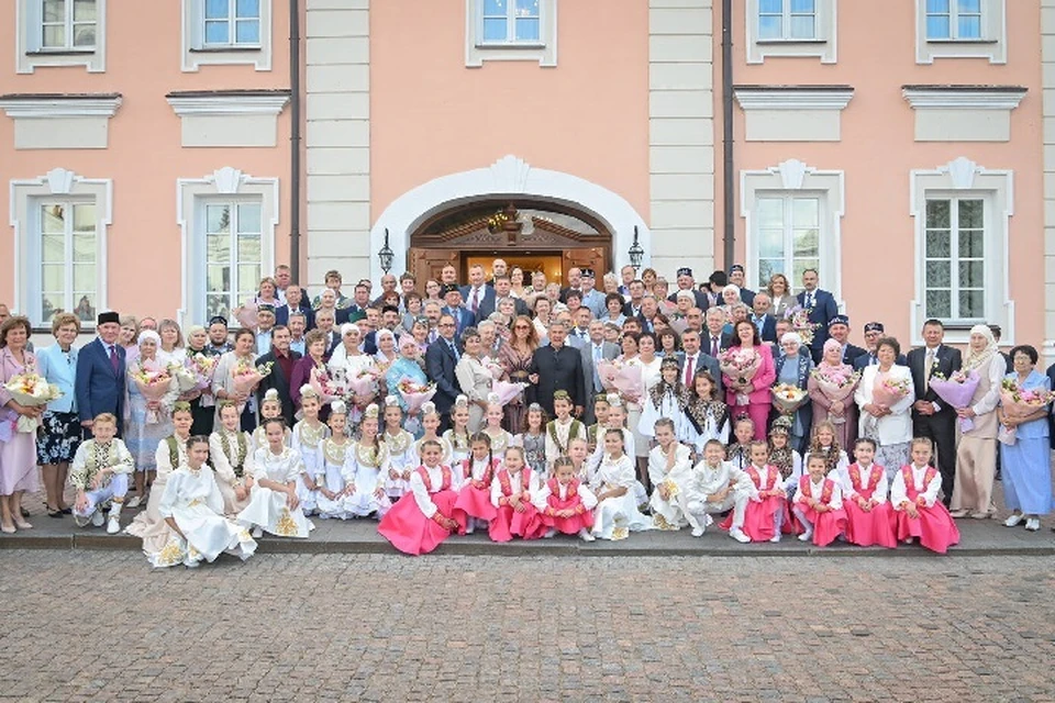 Во время приема состоялась церемония награждения многодетных семей.Фото: rais.tatarstan.ru