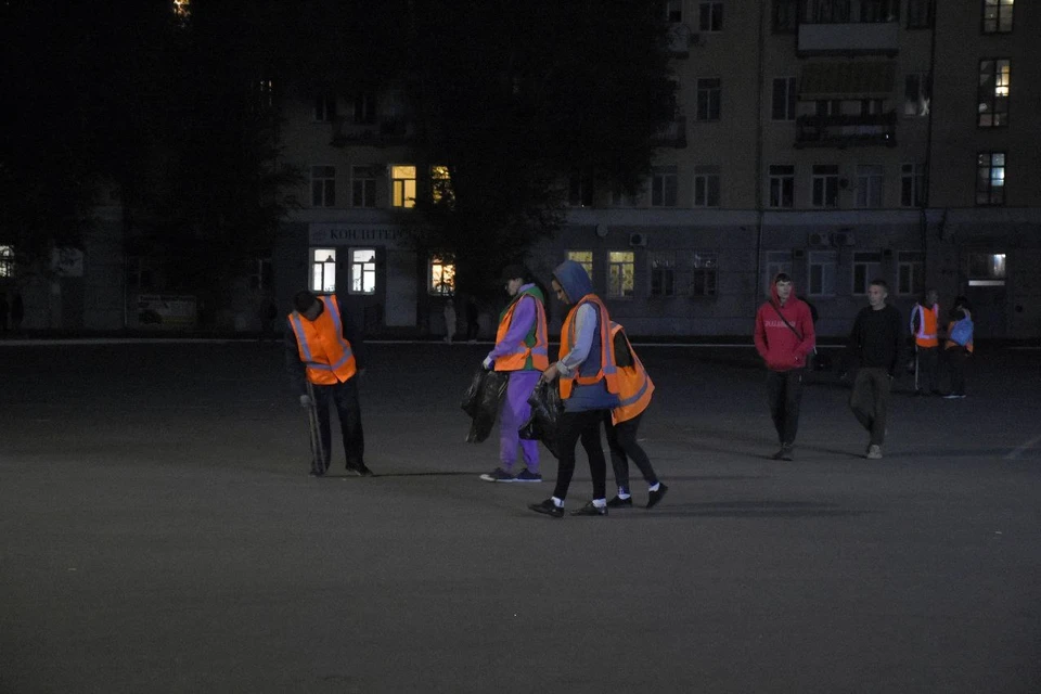 В ночь на 27 августа на уборку на улицы, в парки и скверы вышли 50 специалистов.