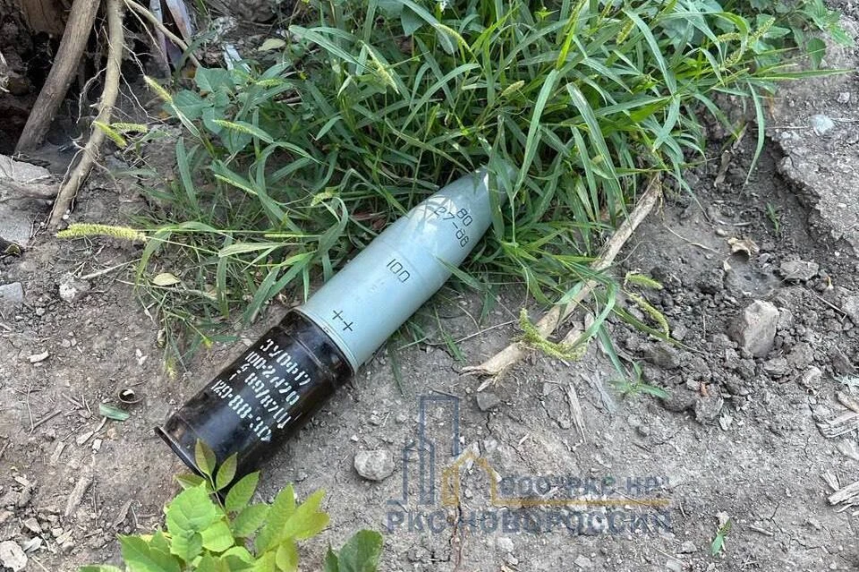 Снаряд и мину обнаружили на месте строительства дома в Мариуполе. Фото: «РКС-Новороссия»