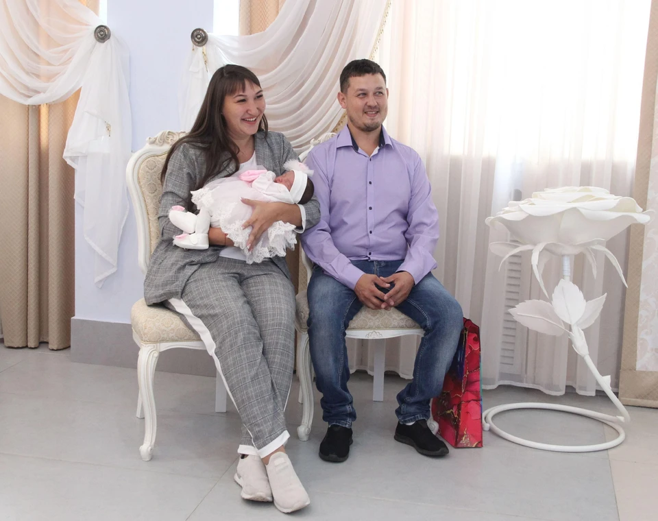 В Ульяновске родители назвали дочь Арсиной - «АРмия - СИла НАрода» | ФОТО: Агентство ЗАГС Ульяновской области