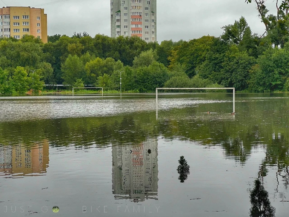 Так стадион выглядел утром в понедельник.