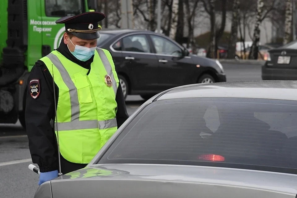 В центре Москвы автомобилист попытался дать взятку сотруднику ДПС