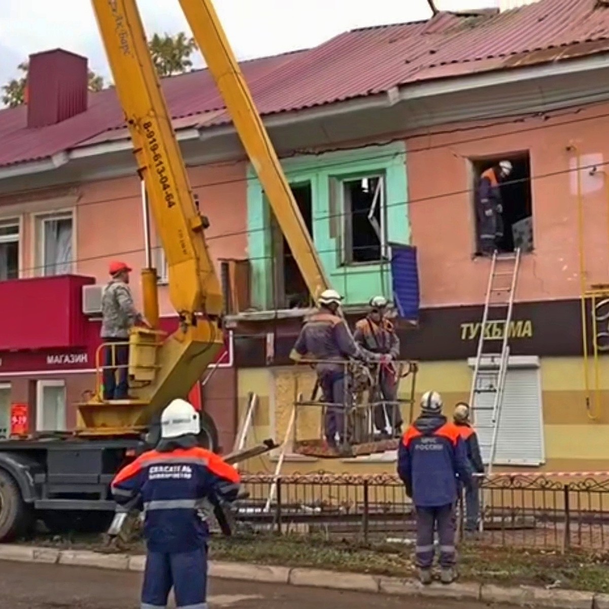 В Ишимбае ввели режим ЧС после взрыва газового баллона в жилом доме - KP.RU