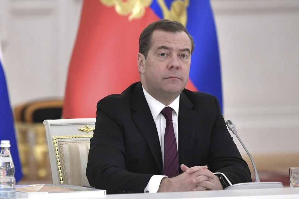 Медведев заявил, что России нужно внимательно относиться к биологическим угрозам