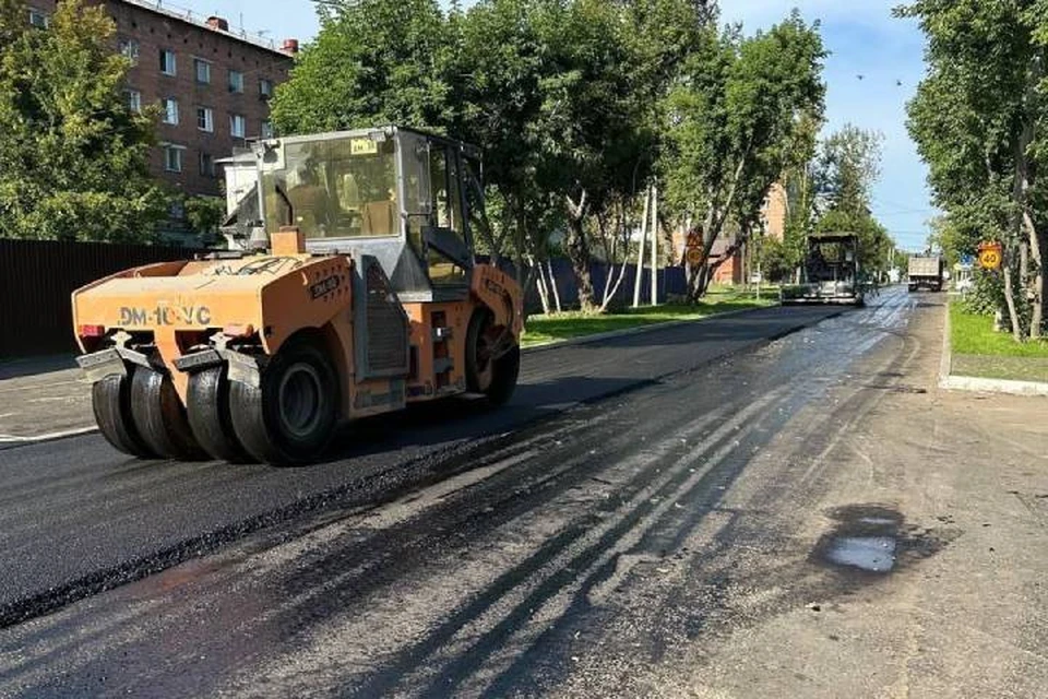 В Иркутске подрядчик асфальтирует улицу Марии Ульяновой