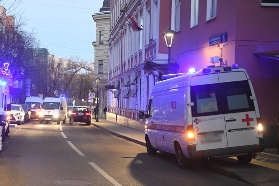Три человека скончались на месте, двух пострадавших госпитализировали.