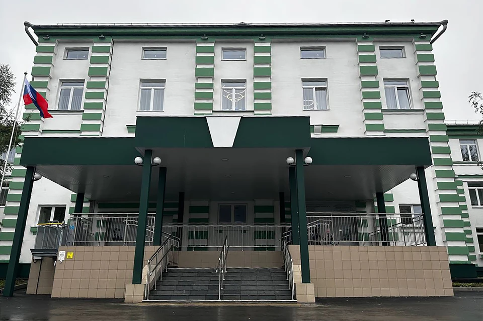 Школа №1 на улице Капитана Буркова в Мурманске в 2020 году закрылась на капитальный ремонт. Фото: Правительство Мурманской области