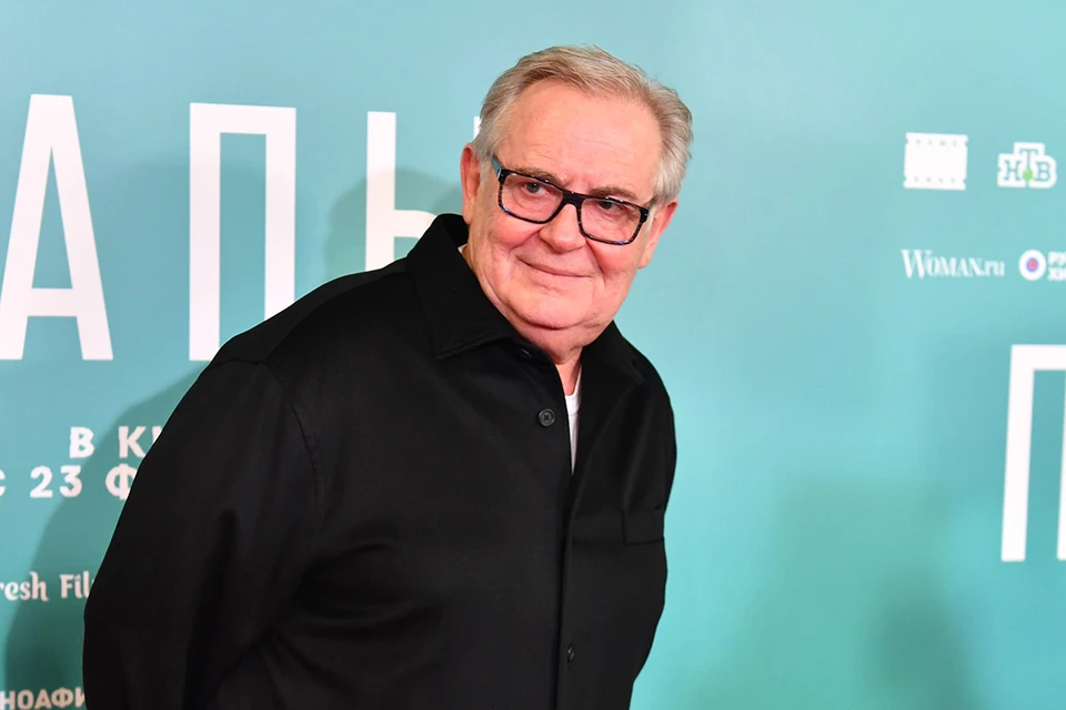 66-летний Юрий Стоянов снялся в модной фотосессии в молодежных образах