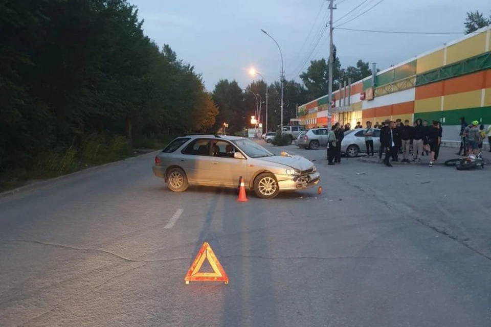 В Новосибирске иномарка врезалась в подростка на питбайке. Фото: Госавтоинспекция Новосибирской области