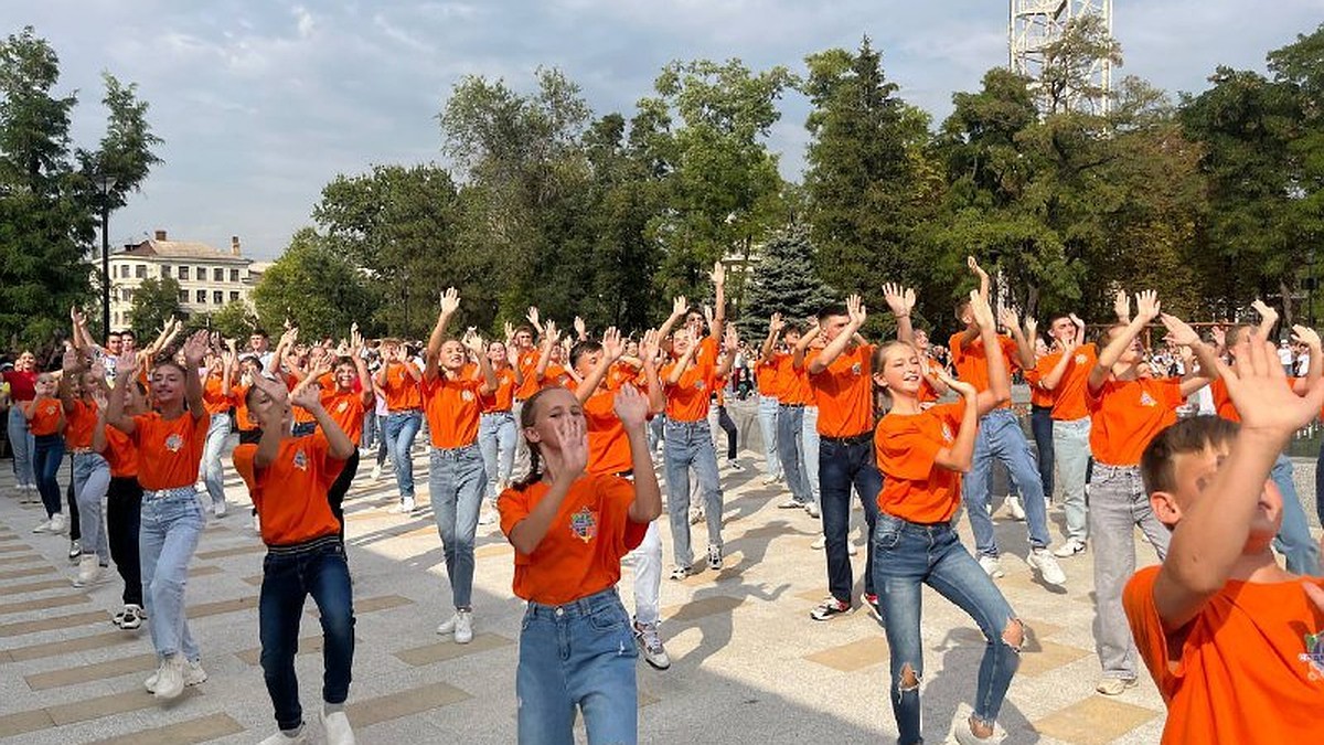 Свершилось! Самый большой и старый сквер Луганска открыли после масштабной  реконструкции - KP.RU