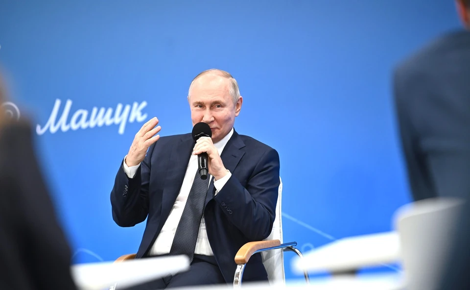 Президент провел открытый урок «Разговор о важном», в котором приняли участие 30 детей. Фото: пресс-служба Кремля