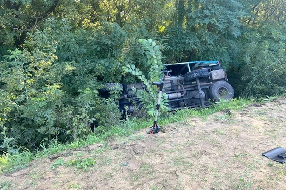 В Липецком районе перевернулся грузовик