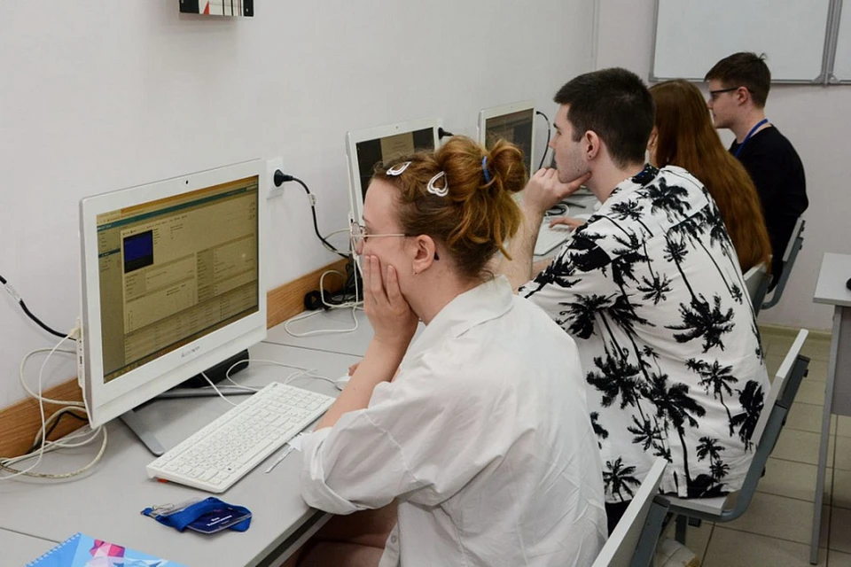 Более 700 кубанских студентов бесплатно получили второе образование в ИТ-сфере Фото: admkrai.krasnodar.ru