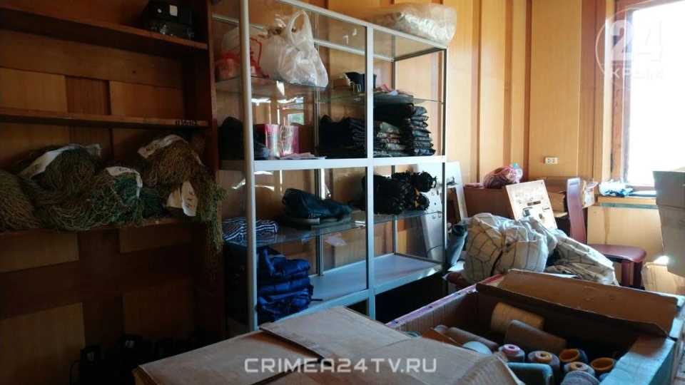 Волонтеры работают и в цеху, и на дому. Фото: «Крым 24»