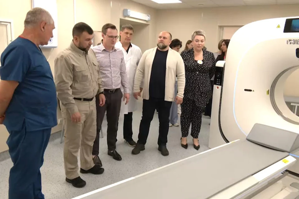 В восстановленном онкодиспансере Мариуполя побывал Денис Пушилин с руководителем Минздрава ДНР. Фото: скриншот видео