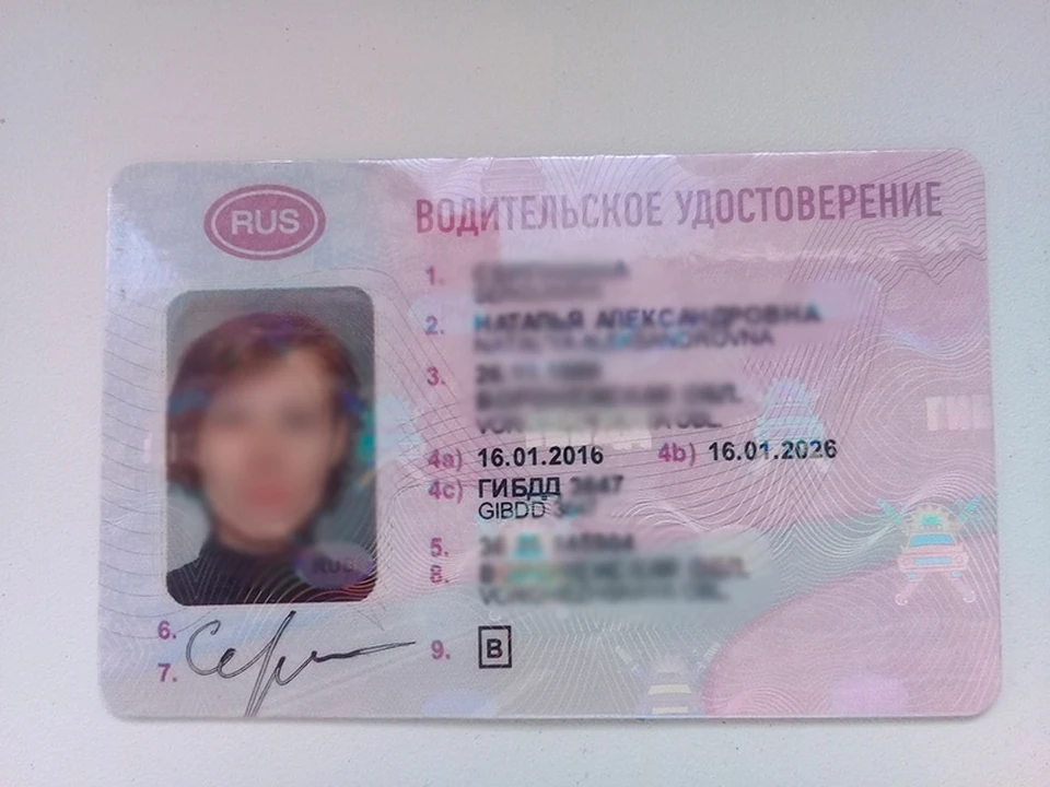 У автоинспекторов вызвала сомнения подлинность предъявленного им водительского удостоверения иностранного образца.