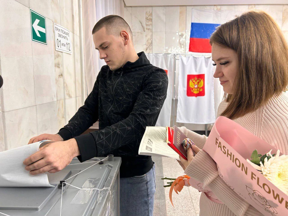 Кузбассовцы пришли на выборы из ЗАГСа