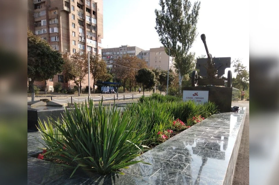 В Мариуполе привели в порядок памятник воинам-освободителям. Фото: администрация Мариуполя