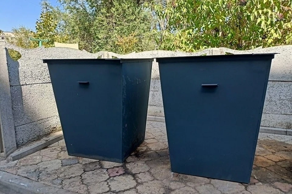 В Токмаке Запорожской области установили 40 новых мусорных контейнеров. ФОТО: телеграм-канал ВГА Токмакского района