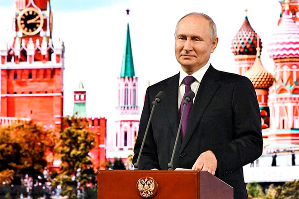 Владимир Путин поздравил москвичей с Днем города.