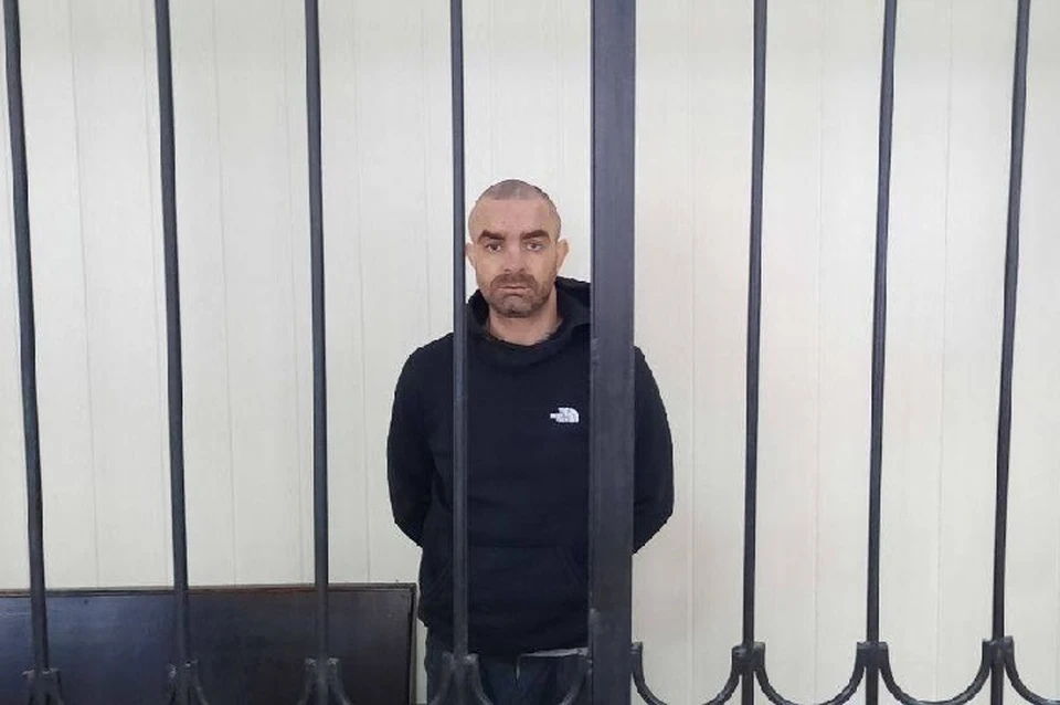 Подсудимый был признан виновным в убийстве двух лиц, а также в жестоком обращении с гражданским населением. Фото: Предоставлено Прокуратурой ДНР