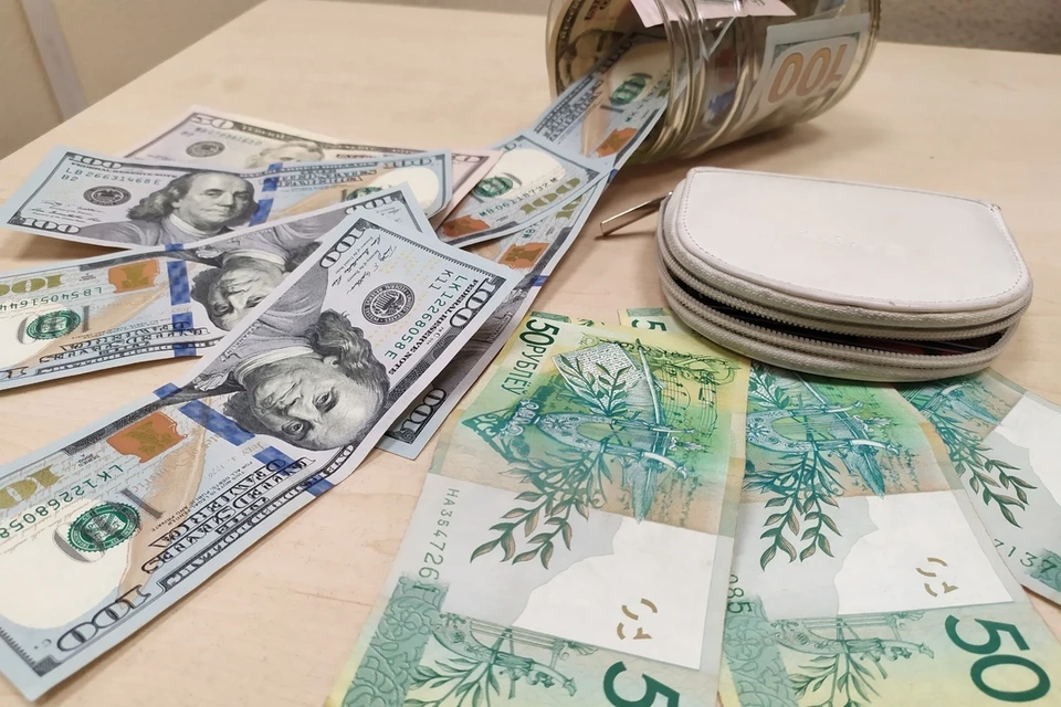 Национальный банк Беларуси заметно снизил курс доллара и евро на 12 сентября 2023 года.