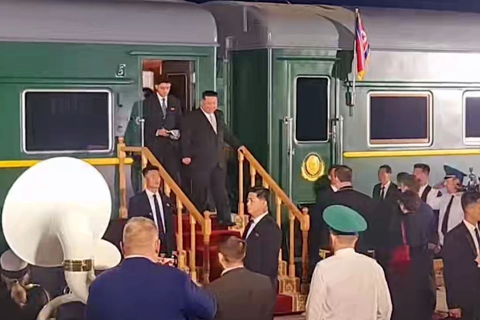 Министр природы Козлов встретил Ким Чен Ына на реке Туманной, фото: скриншот из видео