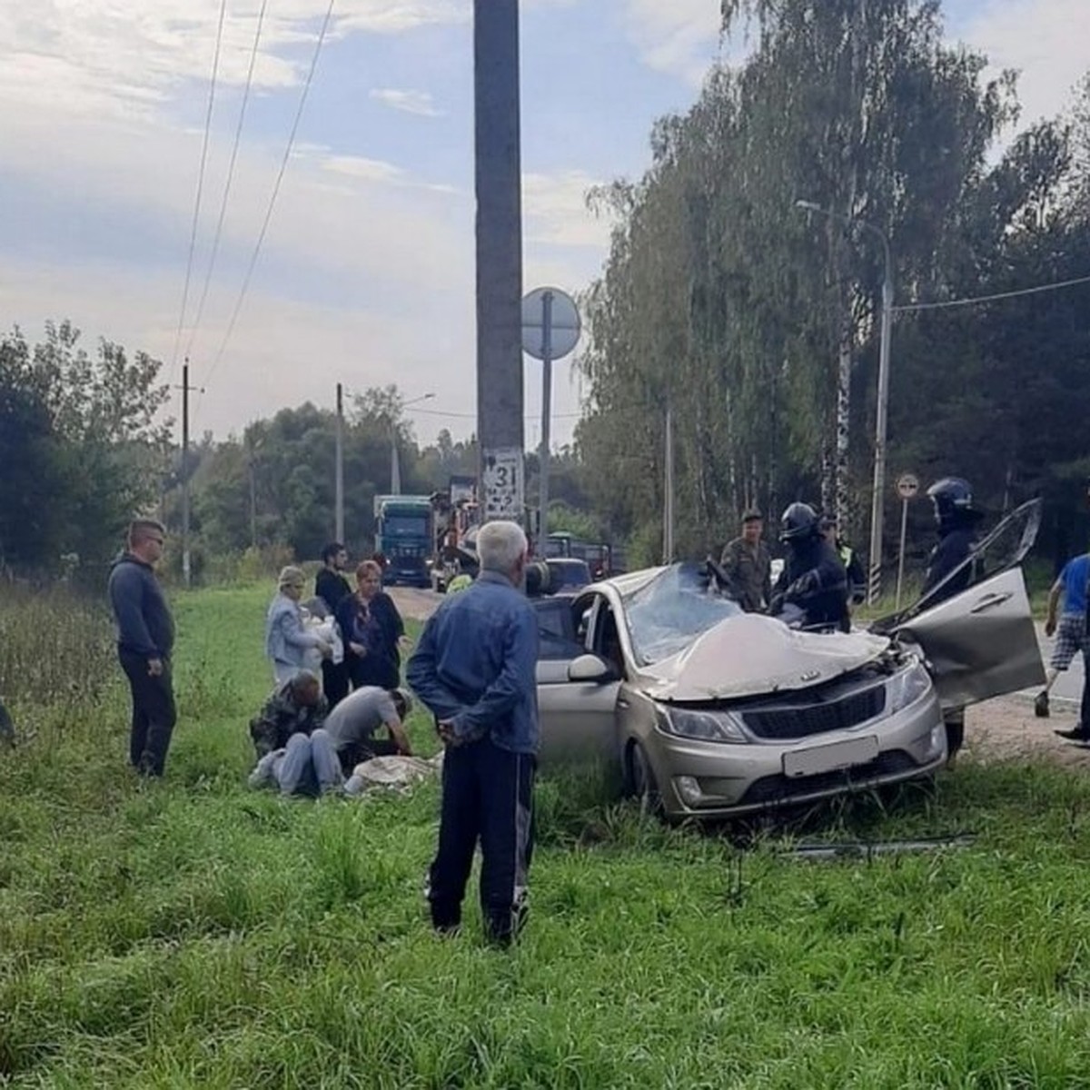 Появились фото с места аварии в Калужской области с участием КамАЗа и «Киа  Рио» - KP.RU