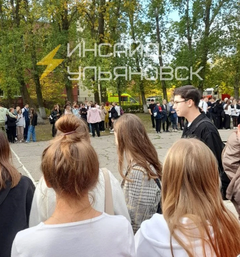 Причина эвакуации школьников и учителей ульяновского лицея №20 выясняется. Фото телеграм-канал Инсайд Ульяновск