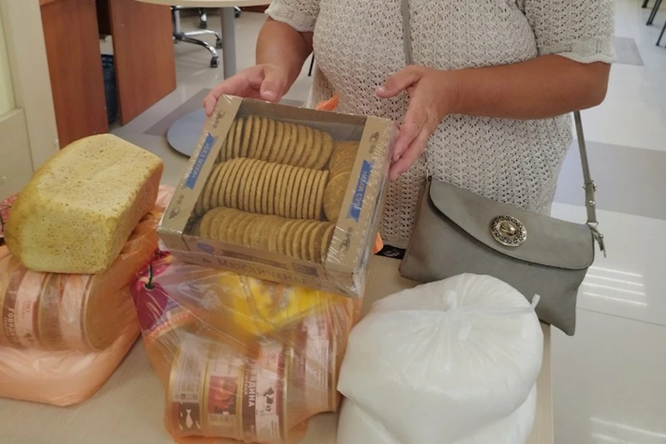 Жителям каждый день выдают продуктовые наборы Фото: Новокаховская администрация