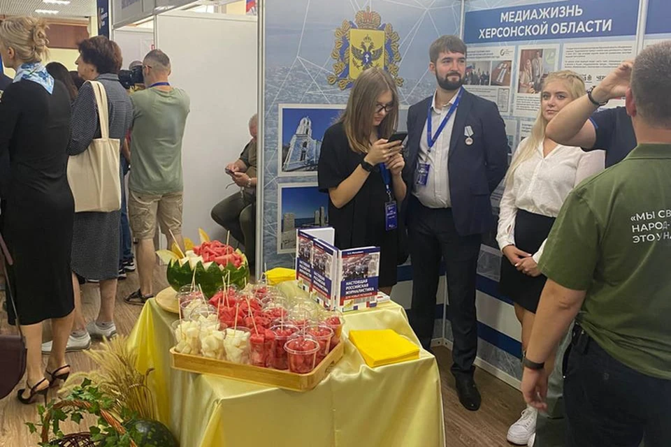 В качестве угощения для участников мероприятия региональная делегация привезла с собой знаменитые херсонские арбузы