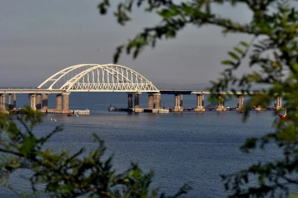 Движение транспорта по Крымскому мосту возобновлено Фото: Виталий ПАРУБОВ