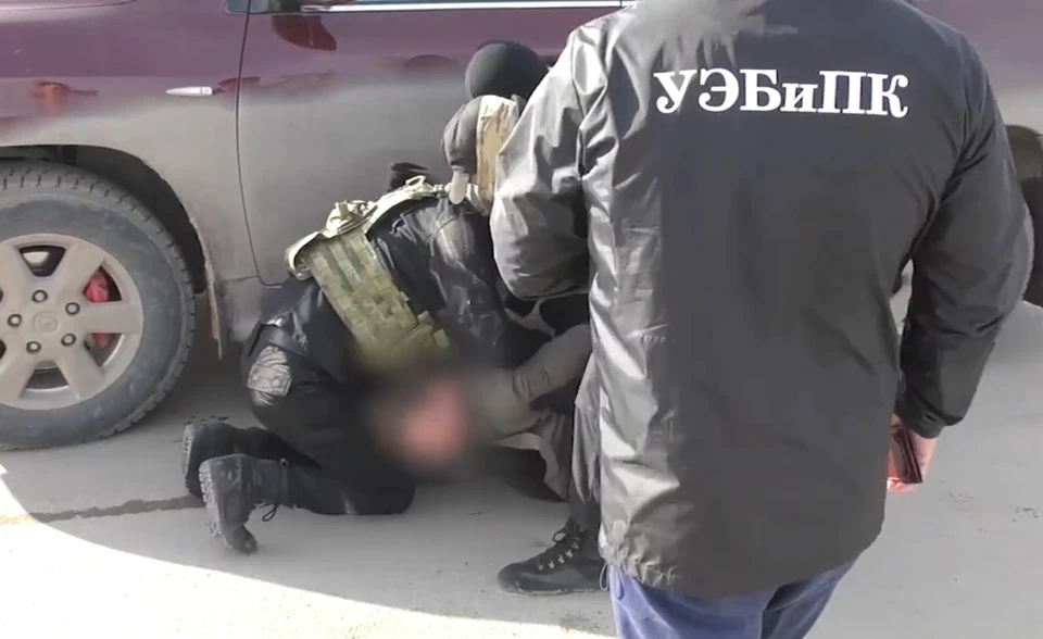 МВД опубликовало как задерживали одного из фигурантов, Юрия Кошелева. Фото: скриншот видео