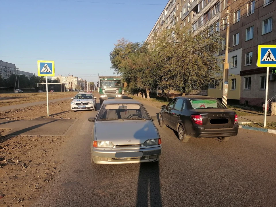 Фото: В Энгельсе «пятнадцатая» сбила ребенка на «зебре»