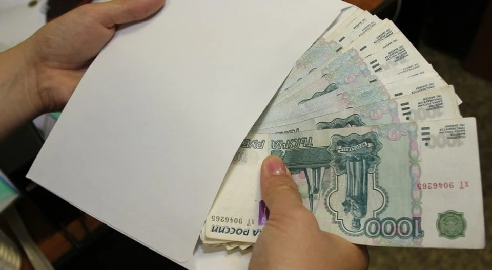 Телефонные мошенники обманули женщину на 100 тысяч рублей