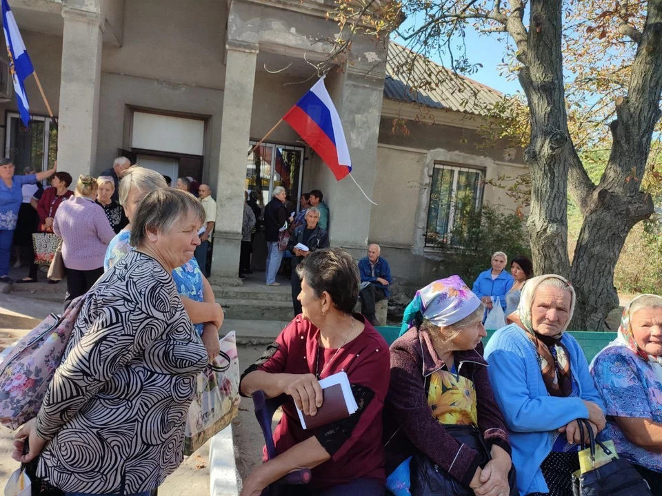 Местные жители благодарны за помощь ФОТО: Администрация района
