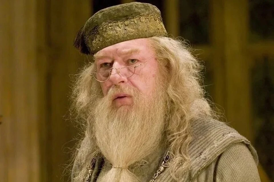 Гэмбон исполнял роль Дамблдора начиная с третьего фильма о юном волшебнике