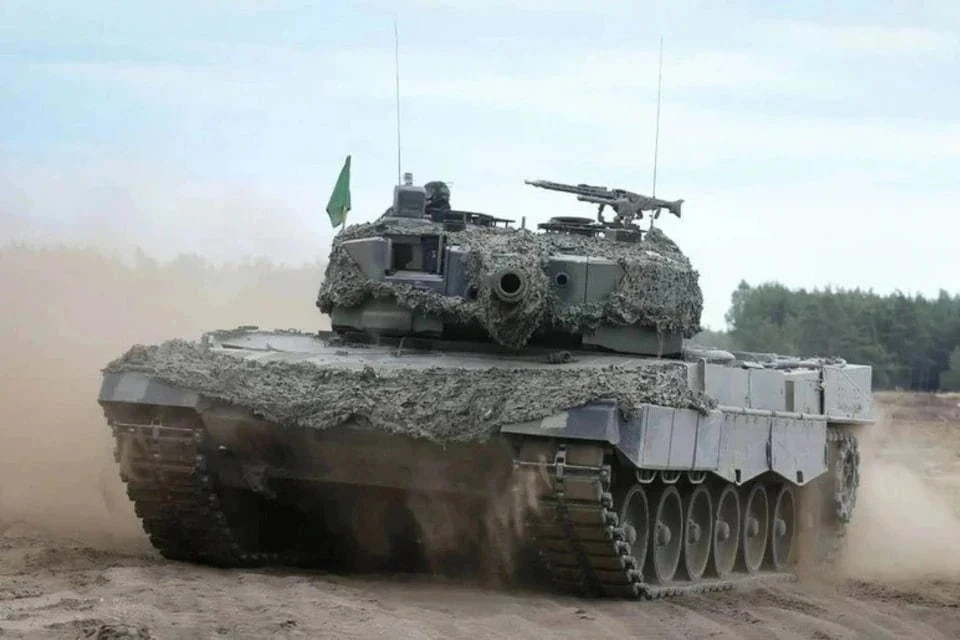 Российским военным вручили денежный сертификат за уничтожение танка Leopard