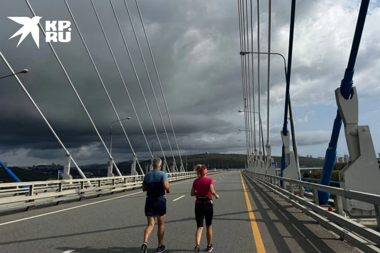 «Темп бешенный!»: во Владивостоке в седьмой раз марафонцы пробежали через мосты
