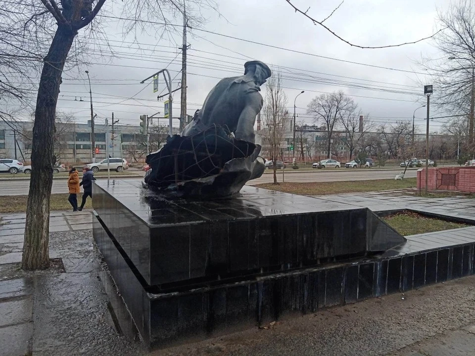 Два года назад этот памятник изуродовали вандалы.