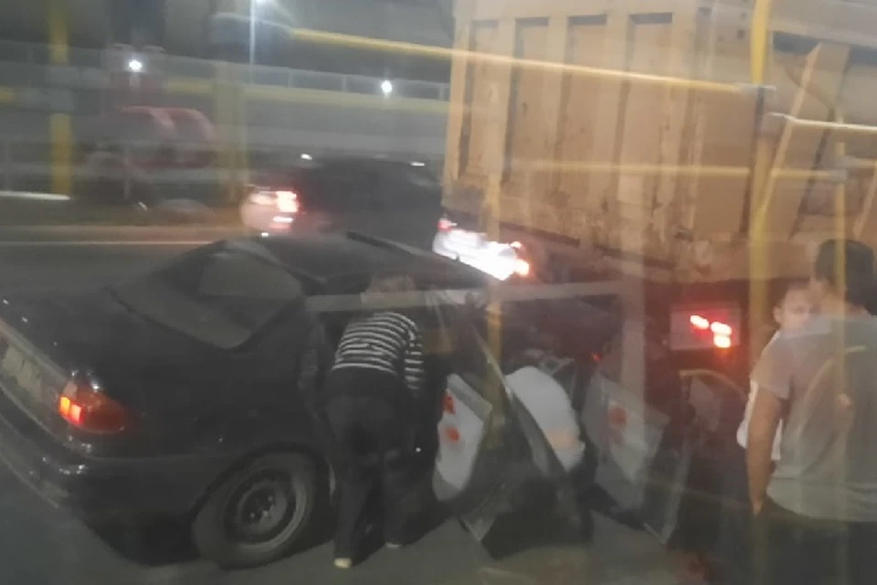По словам очевидцев, в этой аварии есть пострадавшие.
