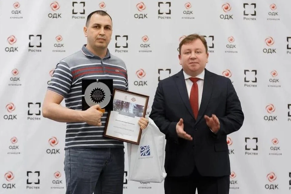 Александр Долгов (слева) неоднкратно становился обладателем дипломов и благодарностей. Фото: предоставлено "Комсомолке"