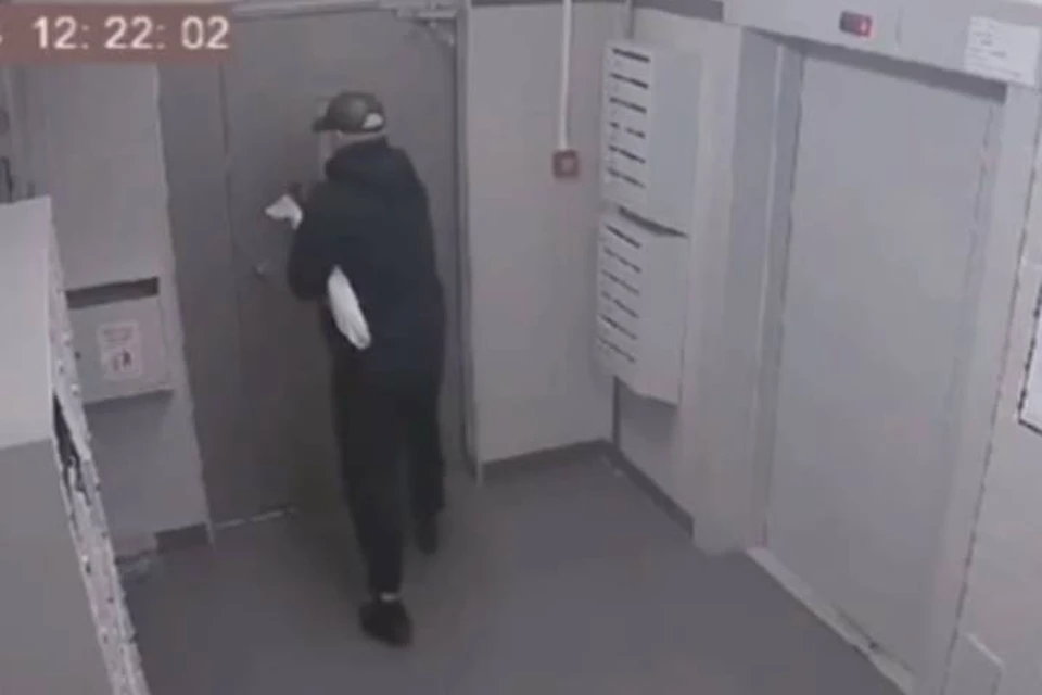 Мужчину засекли видеокамеры. Фото: скрин из видео. Источник: ЧП | ДТП Нижний Новгород.