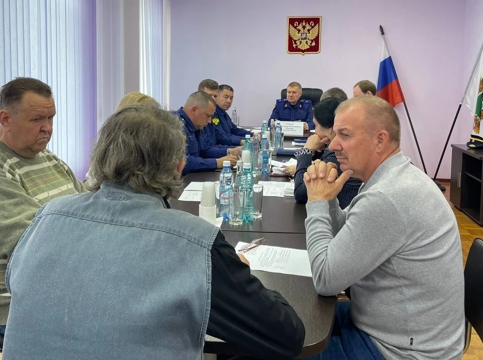 Во встрече также участвовали представители Роспотребнадзора, Департамента ЖКХ, главы поселений, и.о. главы Томского района. Фото: Прокуратура Томской области