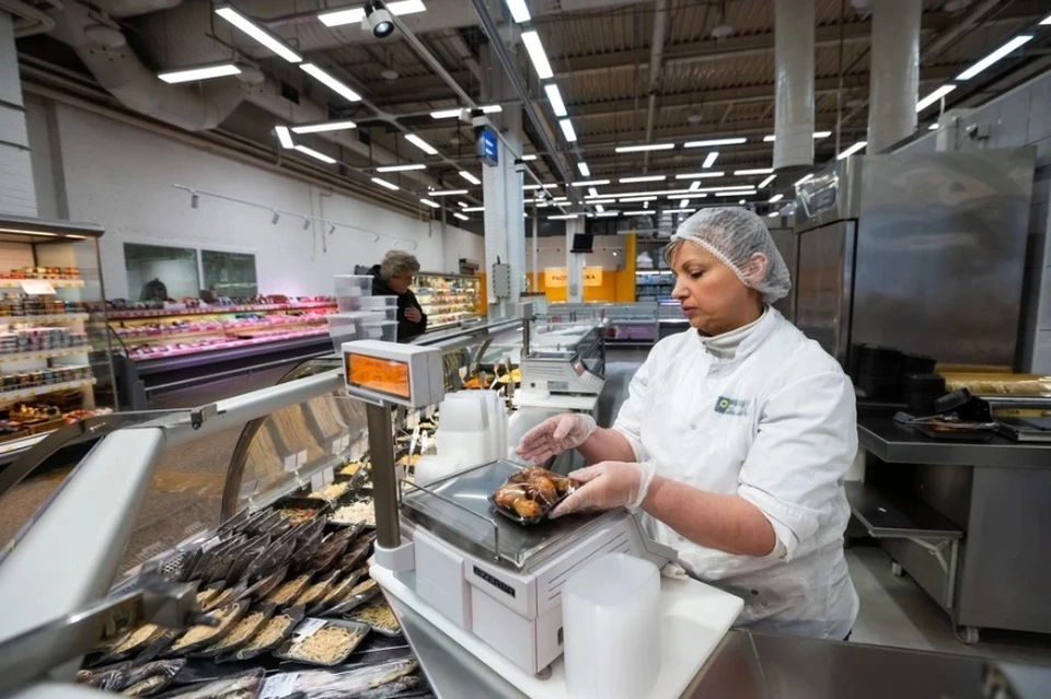 Сейчас мяса кур достаточно на прилавках магазинов