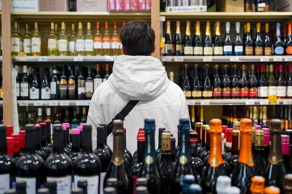 Суд назначил водителю административный штраф, а бутылки с алкогольной продукцией решил конфисковать.