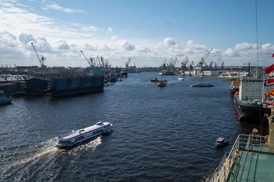 Паромы из Петербурга в Калининград могут задерживаться из-за шторма в ...